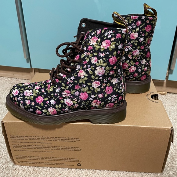 Dr Martens Page Floral Black Canvas Lace-up Boots Size 5 - Picture 4 of 8